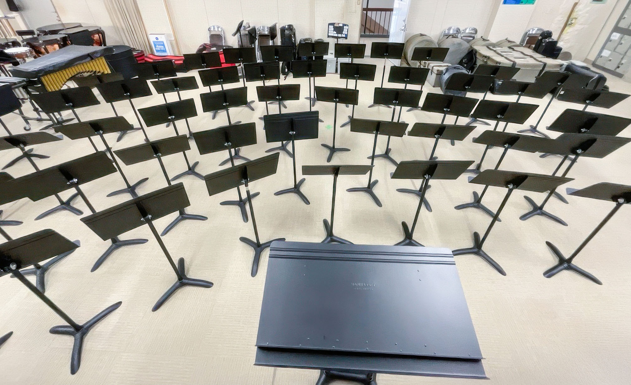 精華女子高等学校吹奏楽部にマンハセット譜面台 M48 50 本および M54 を導入いただきました!